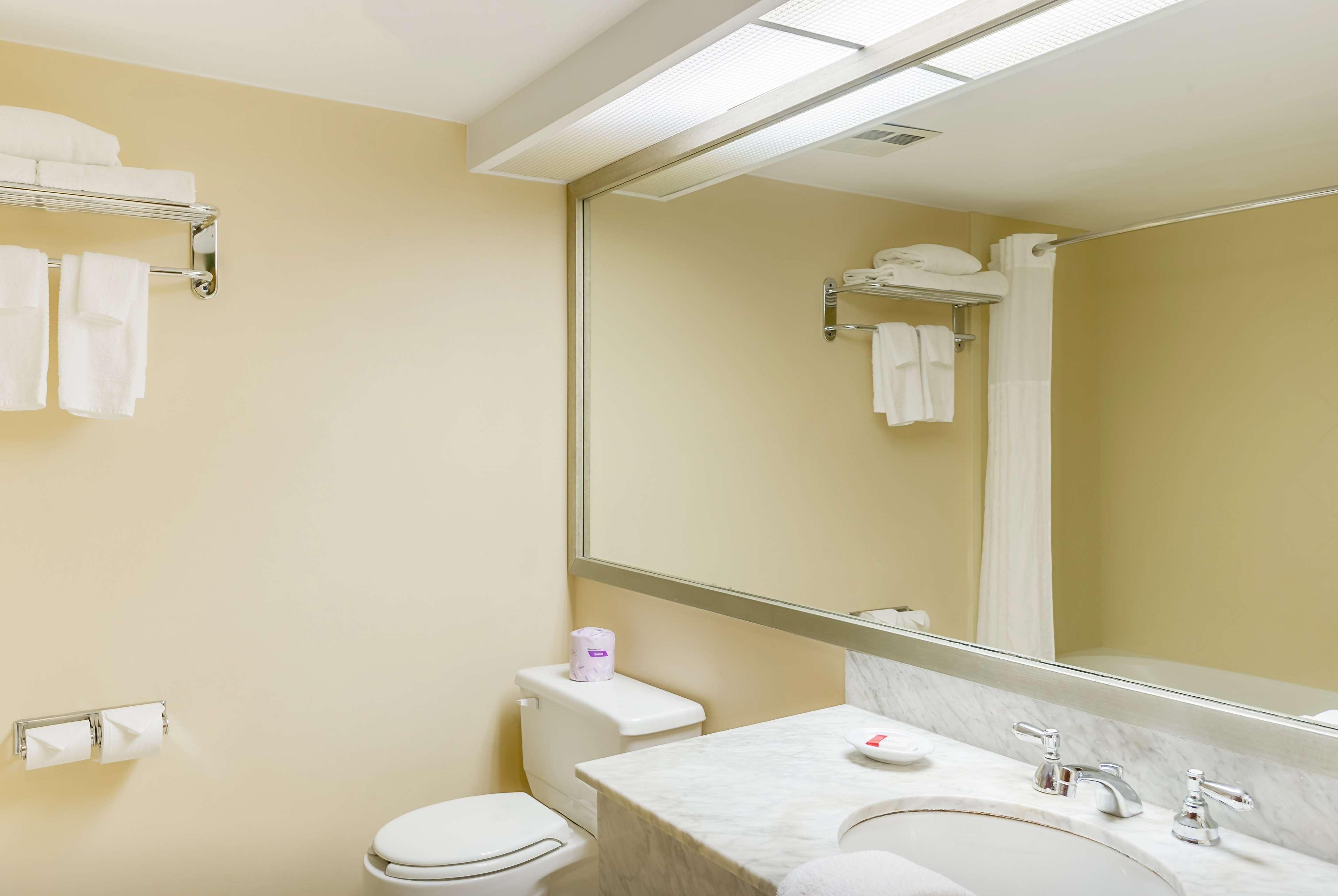 Ramada By Wyndham Niagara Falls By The River Ngoại thất bức ảnh