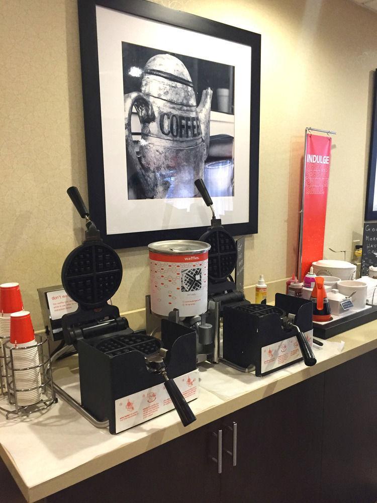 Ramada By Wyndham Niagara Falls By The River Ngoại thất bức ảnh